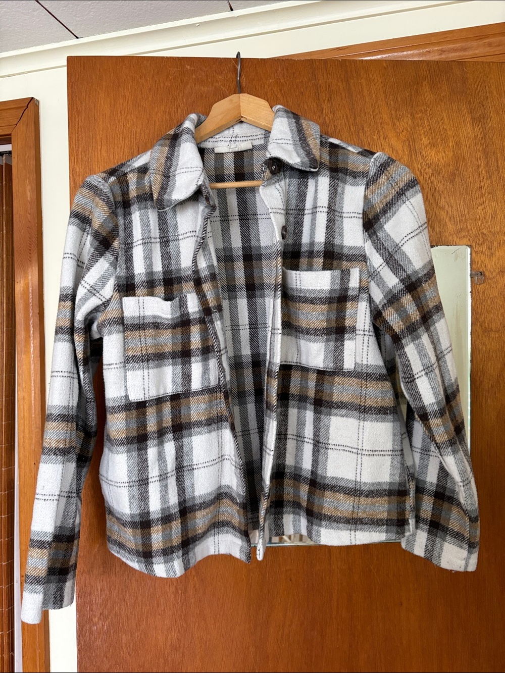 MELLODAY Plaid Button-Up Jacket in White, Brown & Black